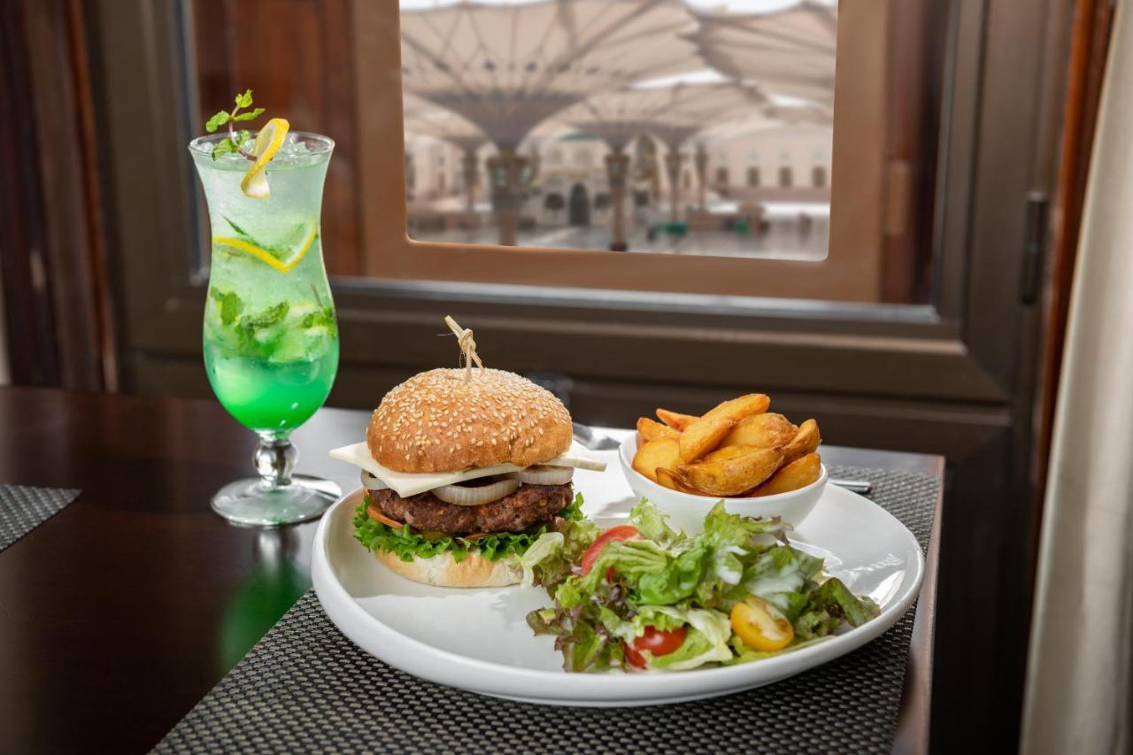 אל-מדינה Taiba Front Hotel מראה חיצוני תמונה