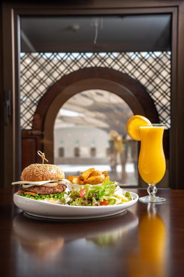 אל-מדינה Taiba Front Hotel מראה חיצוני תמונה